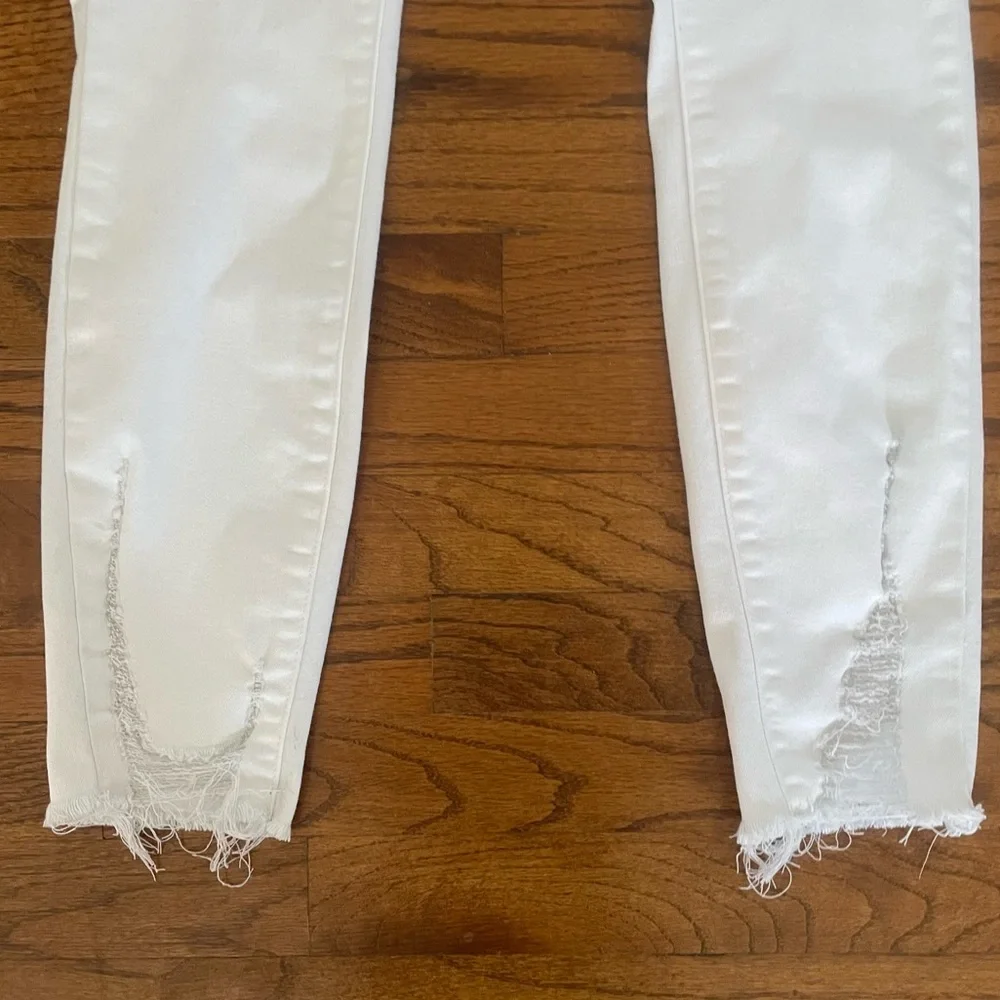 JCPenney Project Runway White Denim Distressed Skinny Jeans Women’s Size 2